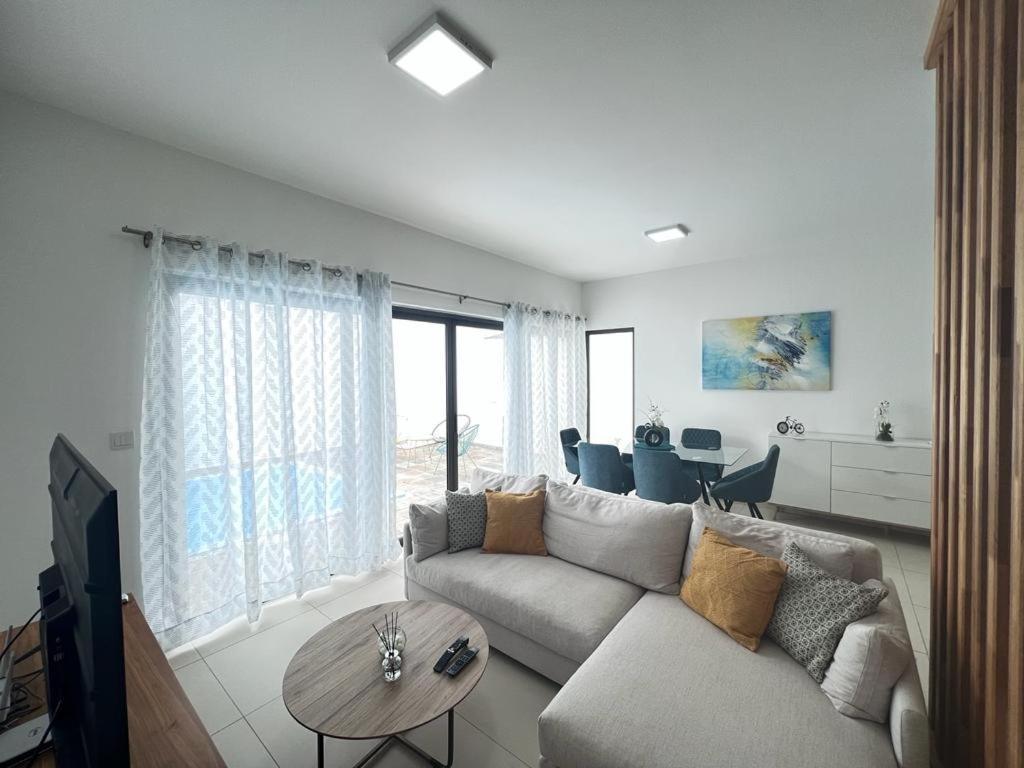 Azure 4 Bedrooms Haven Retreat: Where Tranquility Meets Turquoise Waters, Flic En Flac Mauritius Exterior photo