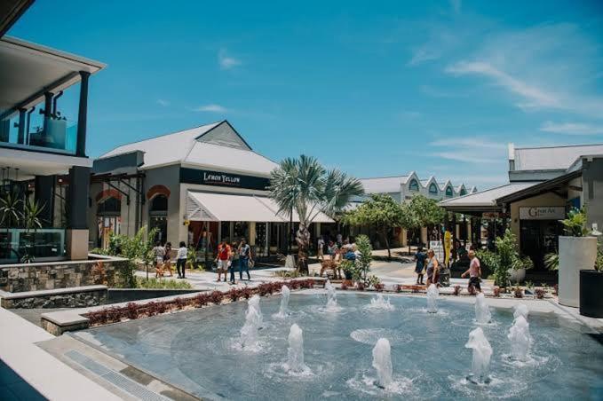 Azure 4 Bedrooms Haven Retreat: Where Tranquility Meets Turquoise Waters, Flic En Flac Mauritius Exterior photo